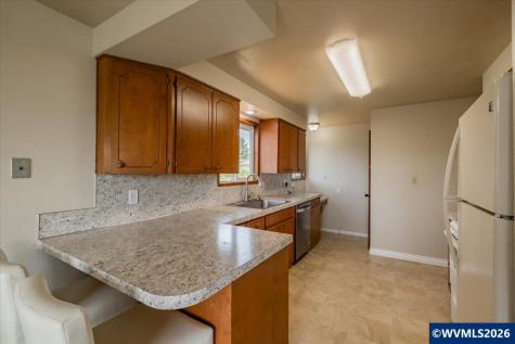 157 NE Fern Court Dallas OR 97338