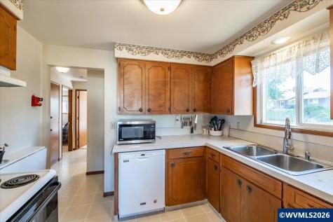 157 NE Fern Court Dallas OR 97338