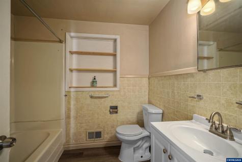 2806 Livingston -2808 Street NE Salem OR 97301