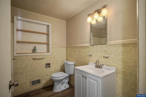 2806 Livingston -2808 Street NE Salem OR 97301