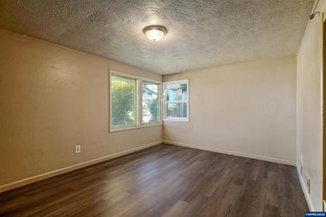 2806 Livingston -2808 Street NE Salem OR 97301