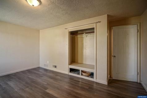 2806 Livingston -2808 Street NE Salem OR 97301