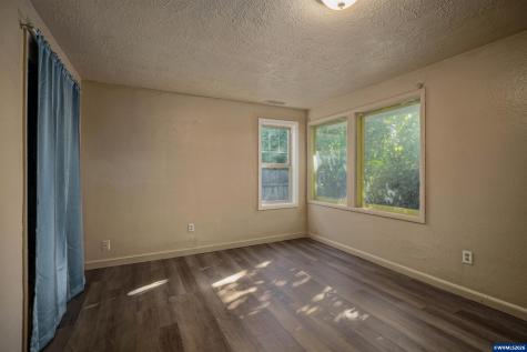 2806 Livingston -2808 Street NE Salem OR 97301