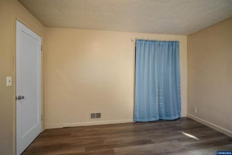 2806 Livingston -2808 Street NE Salem OR 97301