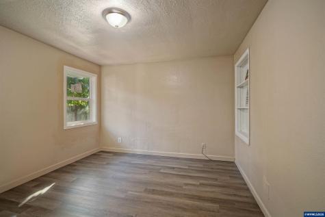 2806 Livingston -2808 Street NE Salem OR 97301