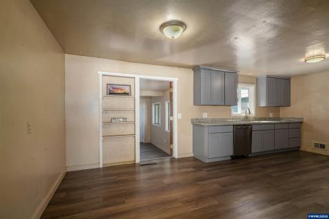2806 Livingston -2808 Street NE Salem OR 97301