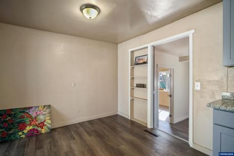 2806 Livingston -2808 Street NE Salem OR 97301