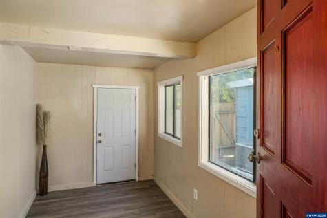 2806 Livingston -2808 Street NE Salem OR 97301