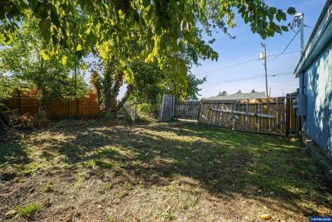 2806 Livingston -2808 Street NE Salem OR 97301