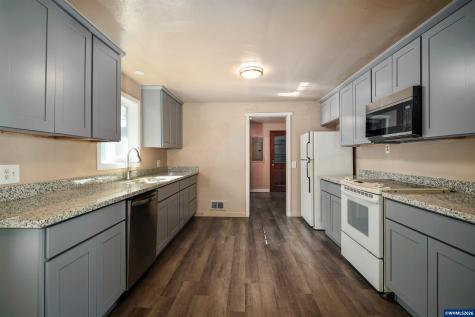 2806 Livingston -2808 Street NE Salem OR 97301
