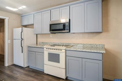 2806 Livingston -2808 Street NE Salem OR 97301