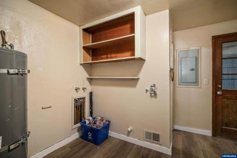 2806 Livingston -2808 Street NE Salem OR 97301