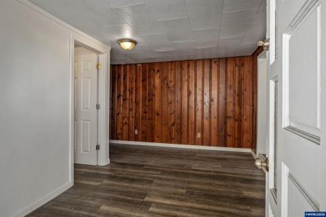 2806 Livingston -2808 Street NE Salem OR 97301