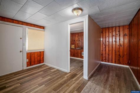 2806 Livingston -2808 Street NE Salem OR 97301