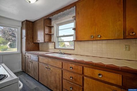 2806 Livingston -2808 Street NE Salem OR 97301