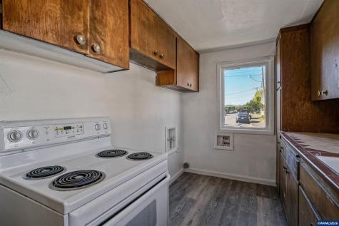 2806 Livingston -2808 Street NE Salem OR 97301