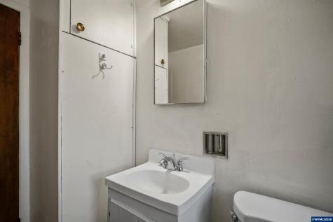 2806 Livingston -2808 Street NE Salem OR 97301