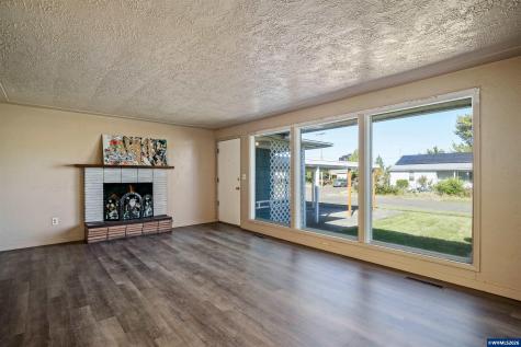 2806 Livingston -2808 Street NE Salem OR 97301
