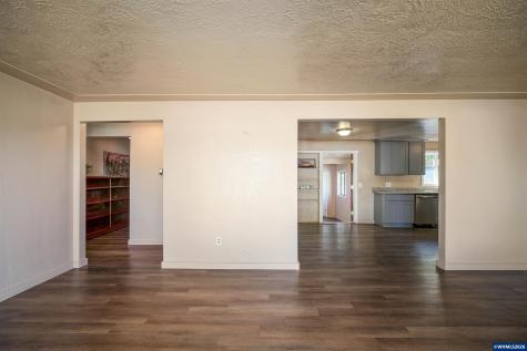 2806 Livingston -2808 Street NE Salem OR 97301