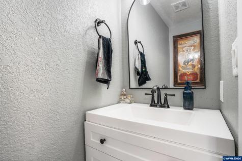 796 S R Street Cottage Grove OR 97424