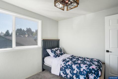 796 S R Street Cottage Grove OR 97424