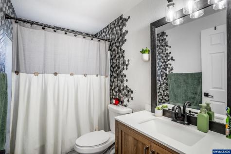 796 S R Street Cottage Grove OR 97424