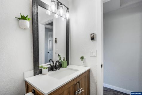 796 S R Street Cottage Grove OR 97424