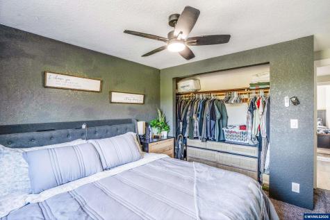 796 S R Street Cottage Grove OR 97424