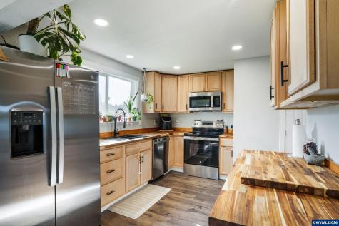 796 S R Street Cottage Grove OR 97424
