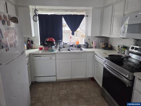 1195 Shipping (-1197) Street NE Salem OR 97301
