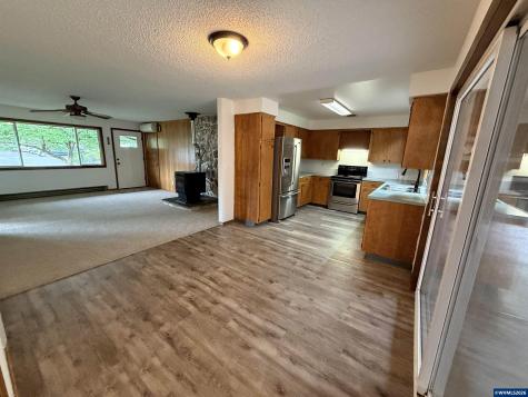1150 Wyatt (-1160) Avenue Stayton OR 97383