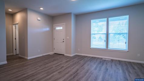 10 & 12 Sand Ridge Court Lebanon OR 97355