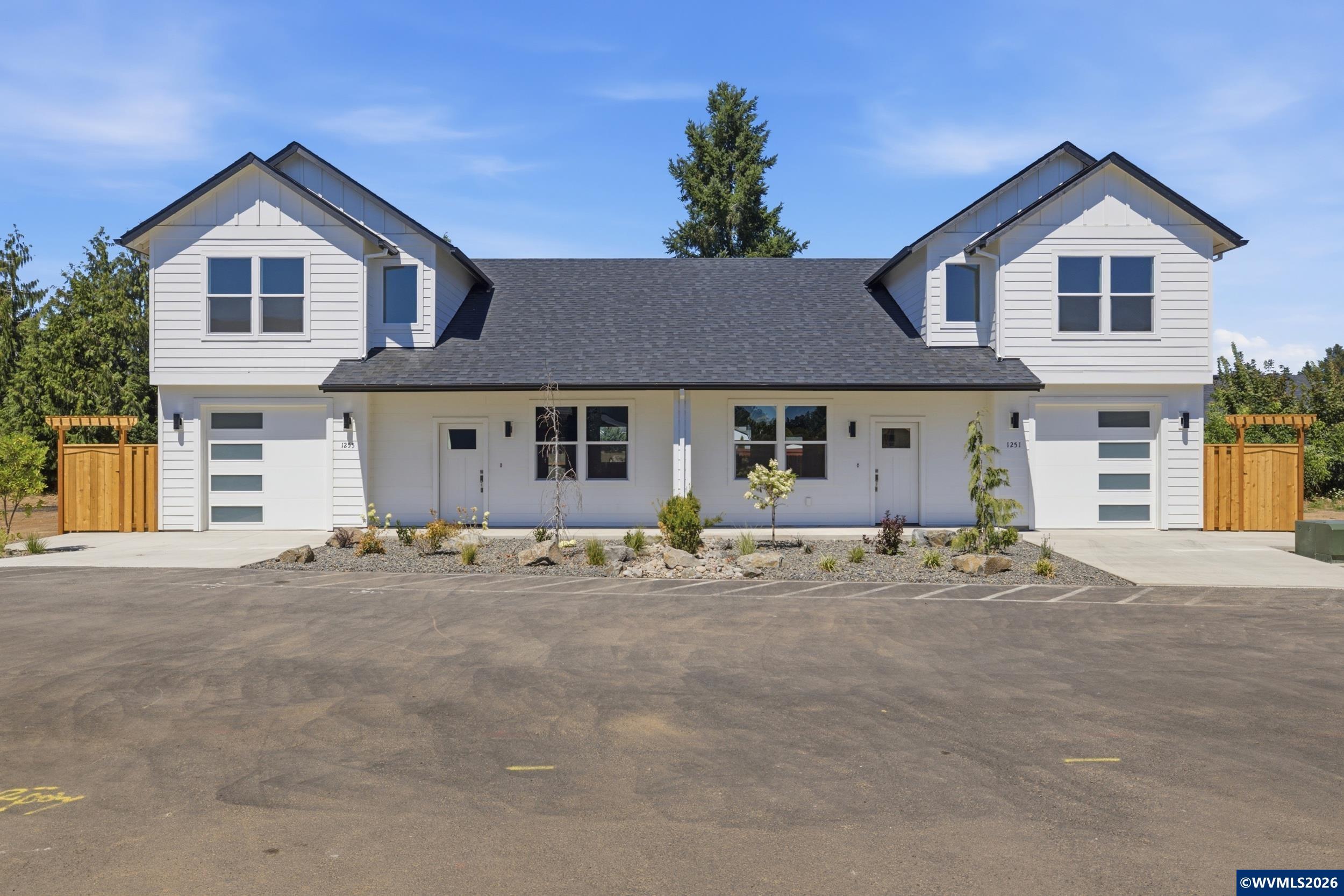 1251, 1255 Brown Street Woodburn OR 97071