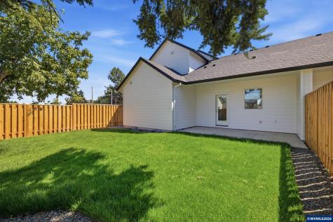 1251, 1255 Brown Street Woodburn OR 97071