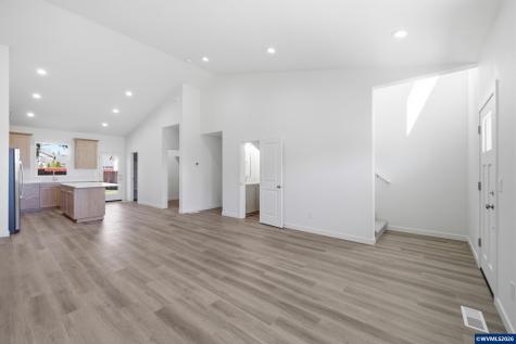 1251, 1255 Brown Street Woodburn OR 97071
