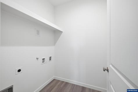 1251, 1255 Brown Street Woodburn OR 97071