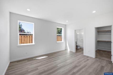 1251, 1255 Brown Street Woodburn OR 97071