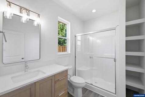 1251, 1255 Brown Street Woodburn OR 97071