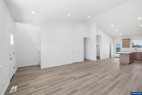 1251, 1255 Brown Street Woodburn OR 97071