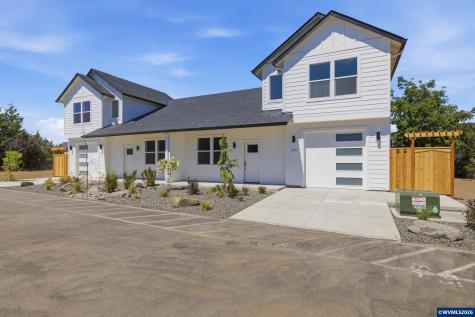 1251, 1255 Brown Street Woodburn OR 97071