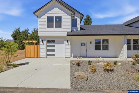 1251, 1255 Brown Street Woodburn OR 97071