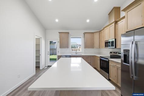 1251, 1255 Brown Street Woodburn OR 97071