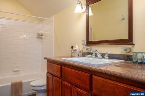 809 NE Evans Street Mcminnville OR 97128