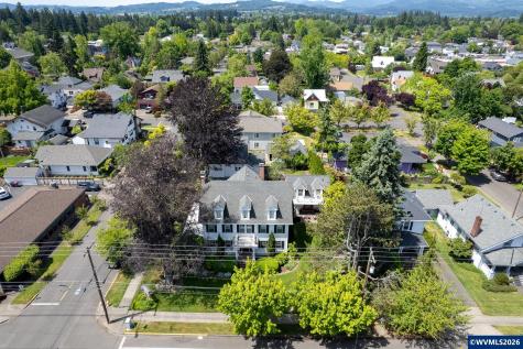 809 NE Evans Street Mcminnville OR 97128