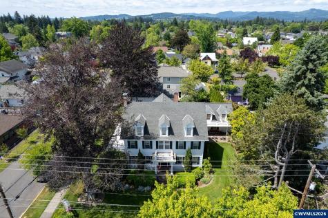 809 NE Evans Street Mcminnville OR 97128