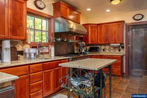 809 NE Evans Street Mcminnville OR 97128