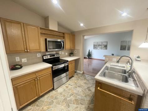 4455 Blueberry (-4445) Lane NE Salem OR 97305