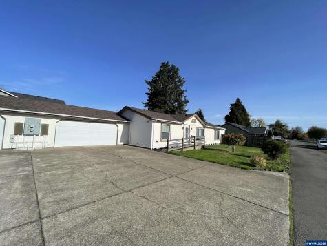 4455 Blueberry (-4445) Lane NE Salem OR 97305