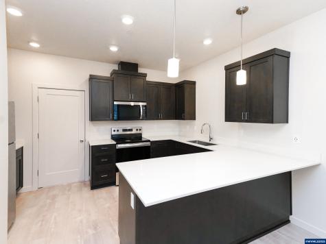 3857-3861 Village Center Drive SE Salem OR 97302