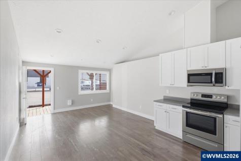 300 NW Santiam Bl Mill City OR 97360